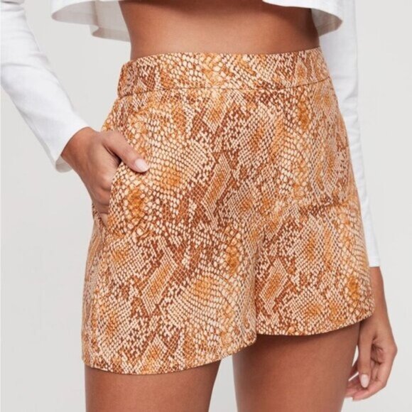 Babaton Aritzia Conan Shorts Beige Brown Snakeskin print High Rise Waist Size 0 - Picture 1 of 11